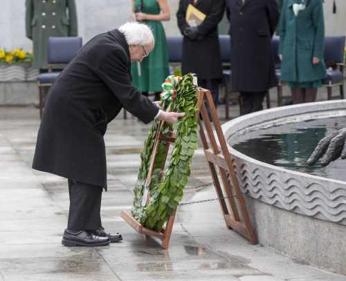 President Higgins lays a wreath for those who died during the events of 1916