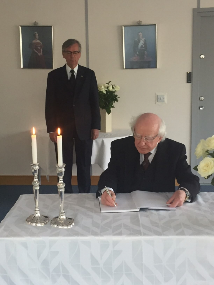 President signs book of condolences for Prince Henrik of Denmark