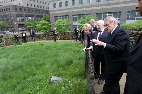 President visits the Irish Hunger Memorial