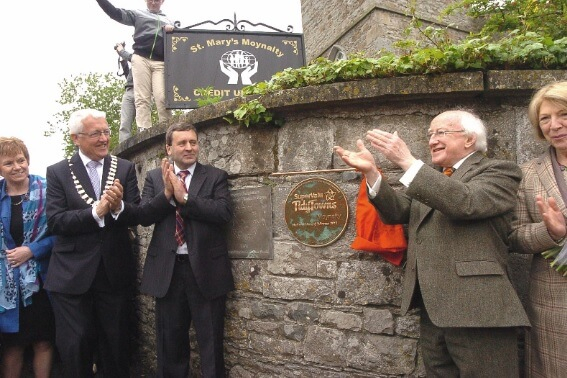 President unveils a plaque to mark Moynalty’s achievement in winning the Tidy Towns Award 2013