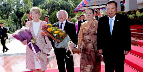 President attends a meeting with President of Laos Bounnhang Vorachith