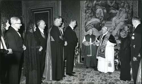 President De Valera has an audience with Pope John XXIII