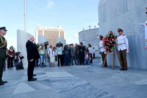 President lays a wreath at the José Martí Monument