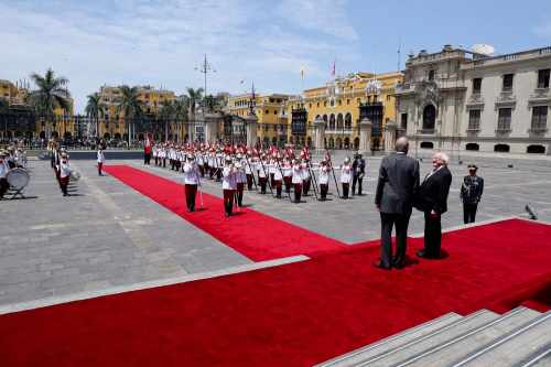 President attends an Official Welcoming Ceremony at Government Palace