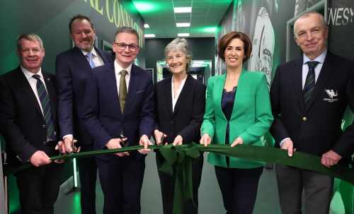 Freastalaíonn an tUachtarán Connolly ar oscailt oifigiúil den Clan Stand ag Connacht Rugby
