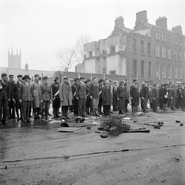 Rotunda surrender scene from Insurrection (1966)