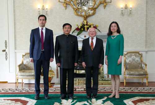 Ambassadors present their credentials