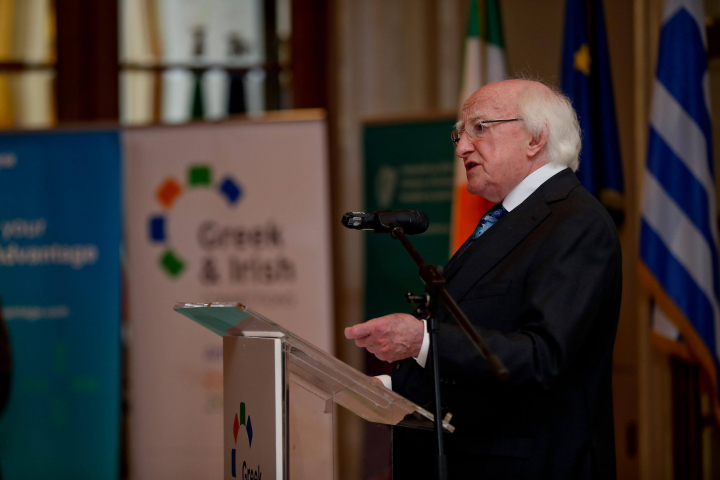 Freastalaíonn an tUachtarán ar chruinniú le linn bricfeasta, eagraithe ag Fiontraíocht Éireann…