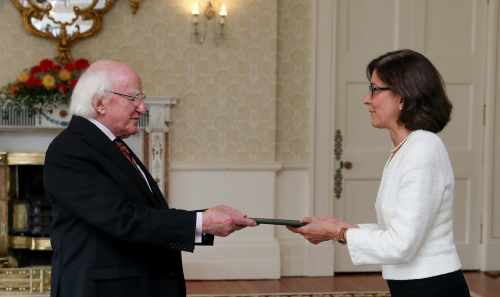 Ambassadors present their credentials