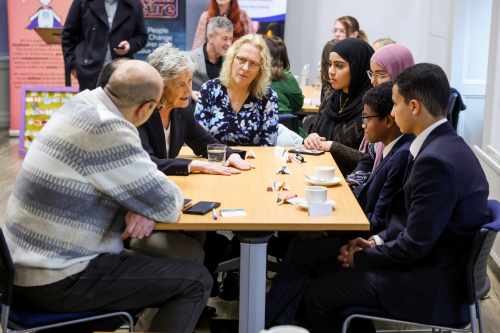 Tugann an tUachtarán Connolly cuairt ar Youth Action NI, Peace and Reconciliation Centre