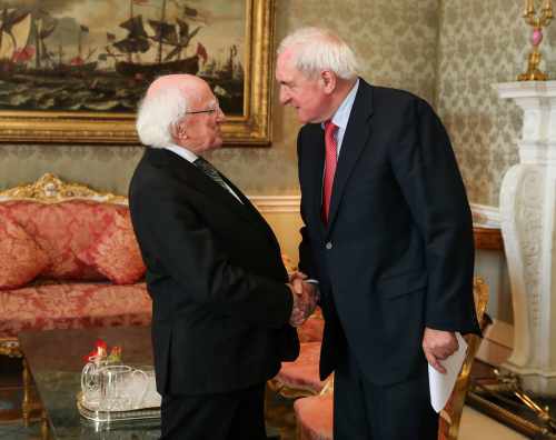 Fáiltiú ar scáth an Uachtaráin ag toscairí atá ag freastail ar chruinniú na Comhairle…