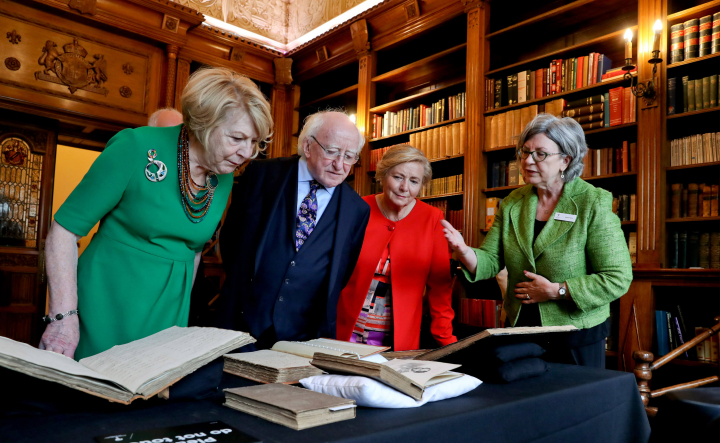 Cuairt an Uachtaráin agus Sabina ar Leabharlann Stáit New South Wales