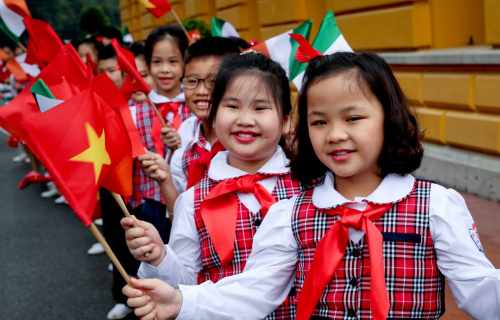 President receives Official Welcome to Vietnam with Military honours