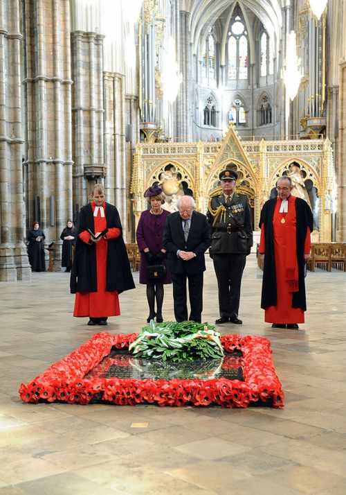 President visits Westminster Abbey and lays a wreath at the grave of the Unknown Warrior