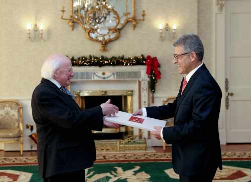 Ambassadors present their credentials