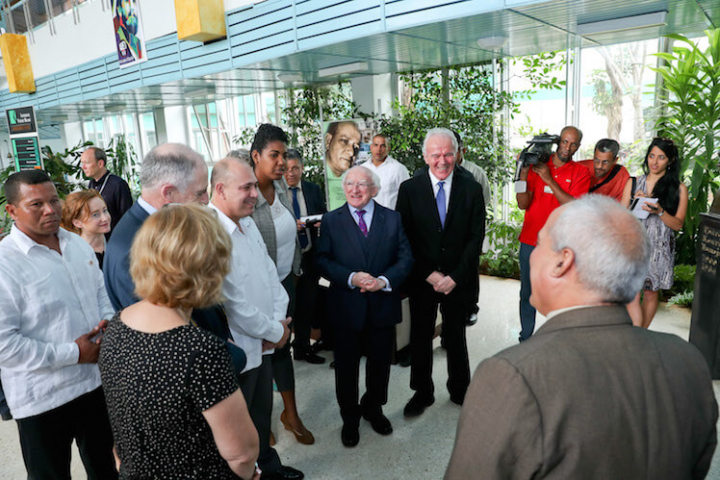 Tugtar an tUachtarán ar cuairt chuig Instituto Pedro Kouri, Institiúd um leigheas trópaiceach &nbsp; 